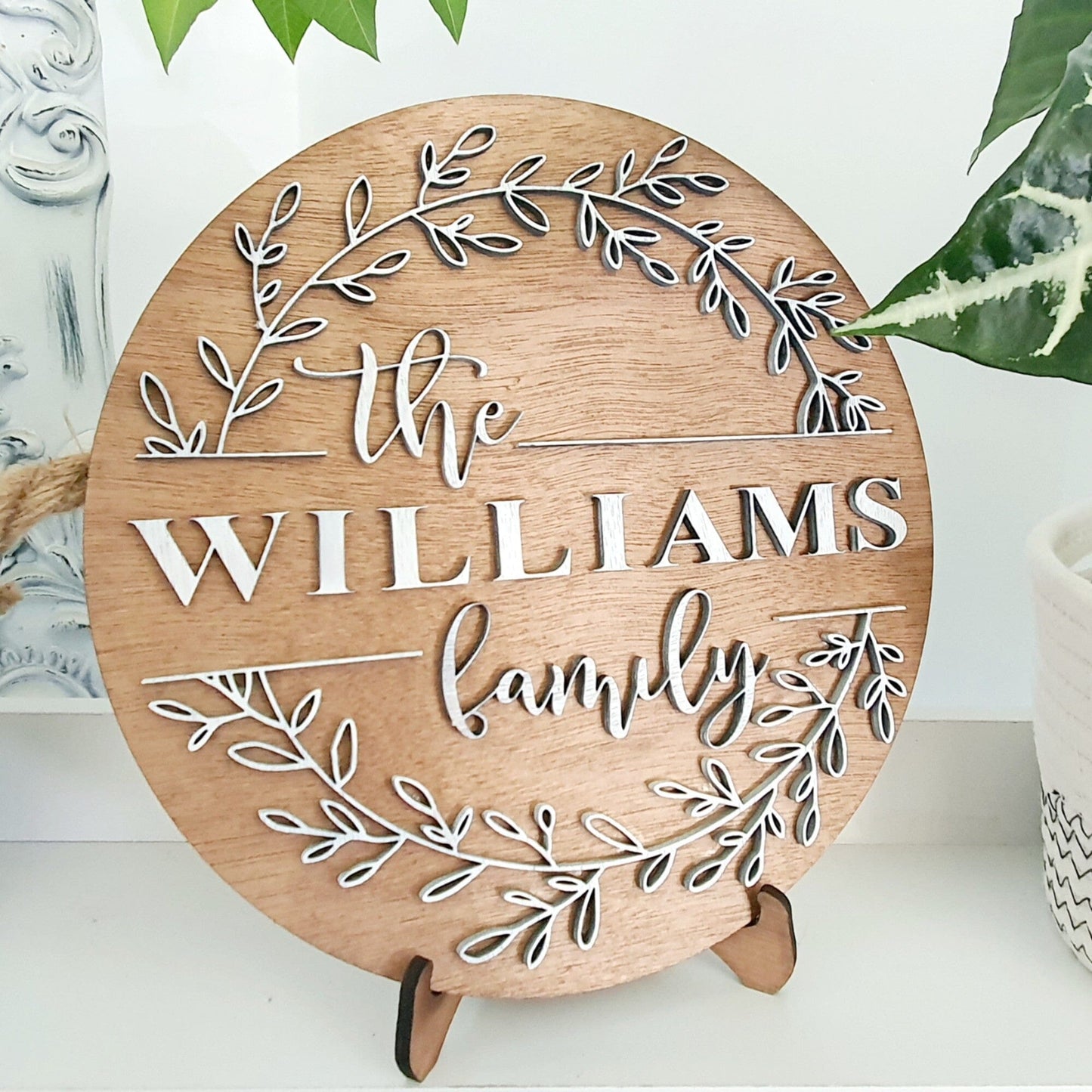 Wreath Family Name Round Whimsic 