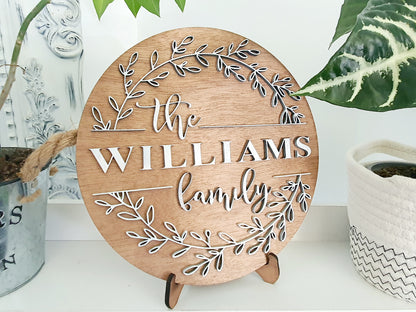 Wreath Family Name Round - Whimsic