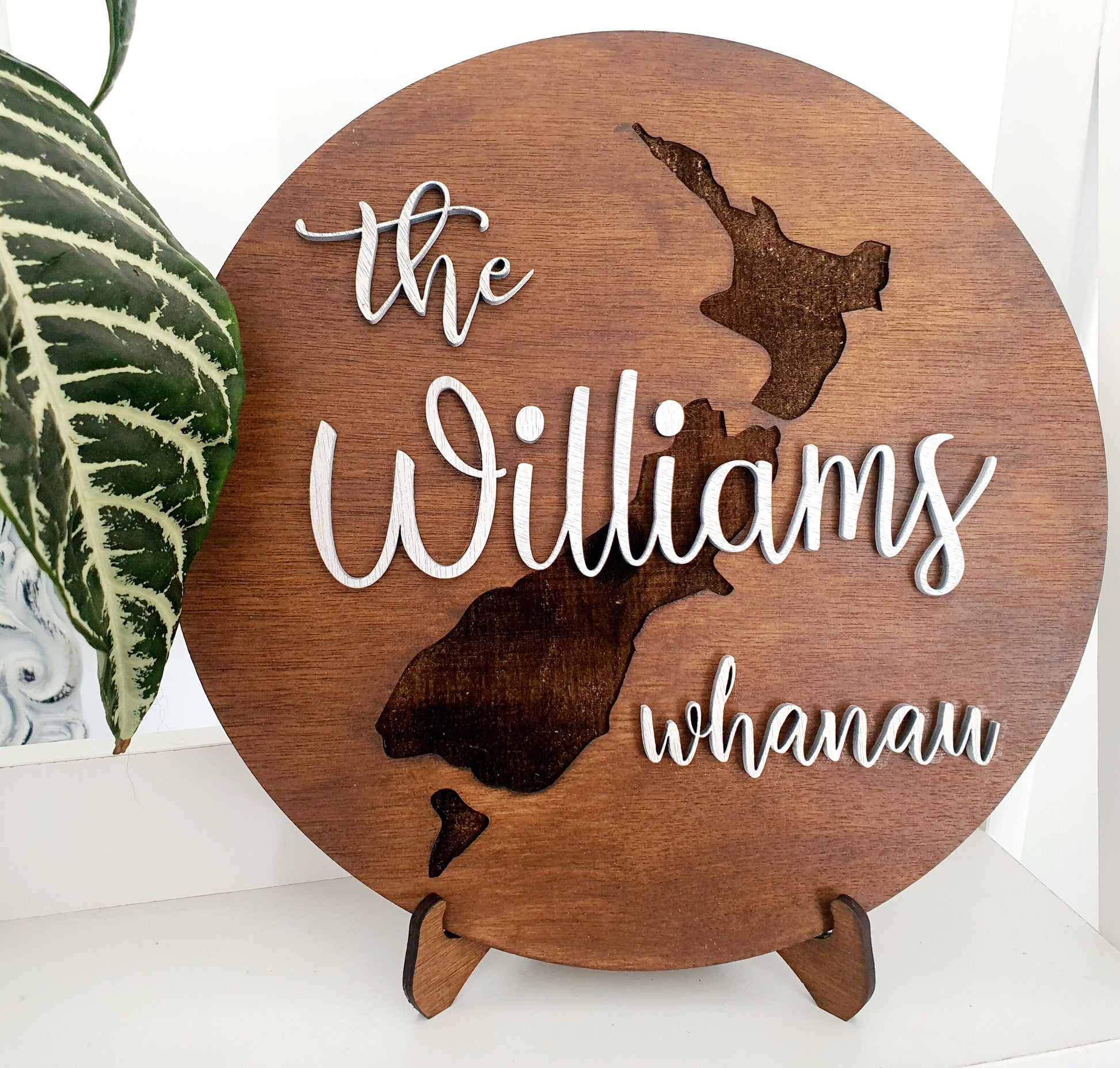 NZ Family Name Round Whimsic With Display Stand Family 